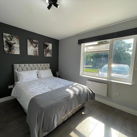 Letzi Premium Cozy Retreat Private En-Suite Rooms, Wembley London Exterior photo