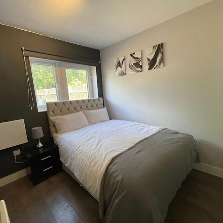 Letzi Premium Cozy Retreat Private En-Suite Rooms, Wembley London Exterior photo