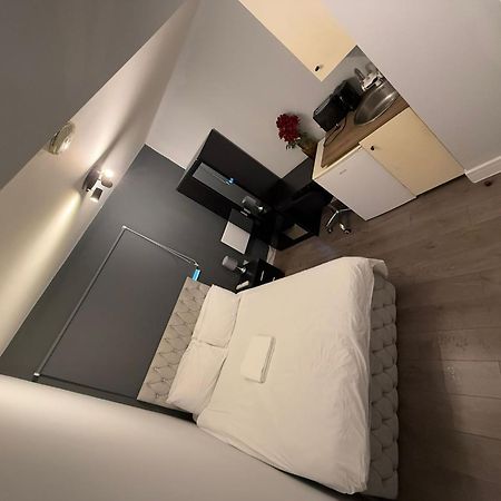 Letzi Premium Cozy Retreat Private En-Suite Rooms, Wembley London Exterior photo