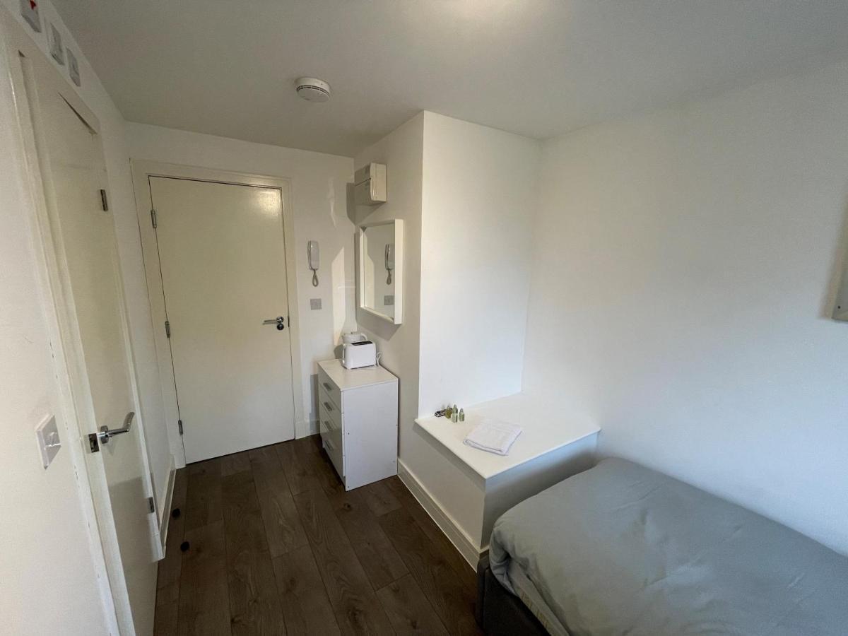 Letzi Premium Cozy Retreat Private En-Suite Rooms, Wembley London Exterior photo