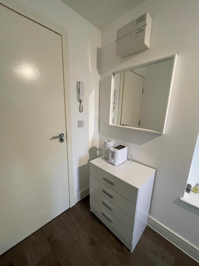 Letzi Premium Cozy Retreat Private En-Suite Rooms, Wembley London Exterior photo