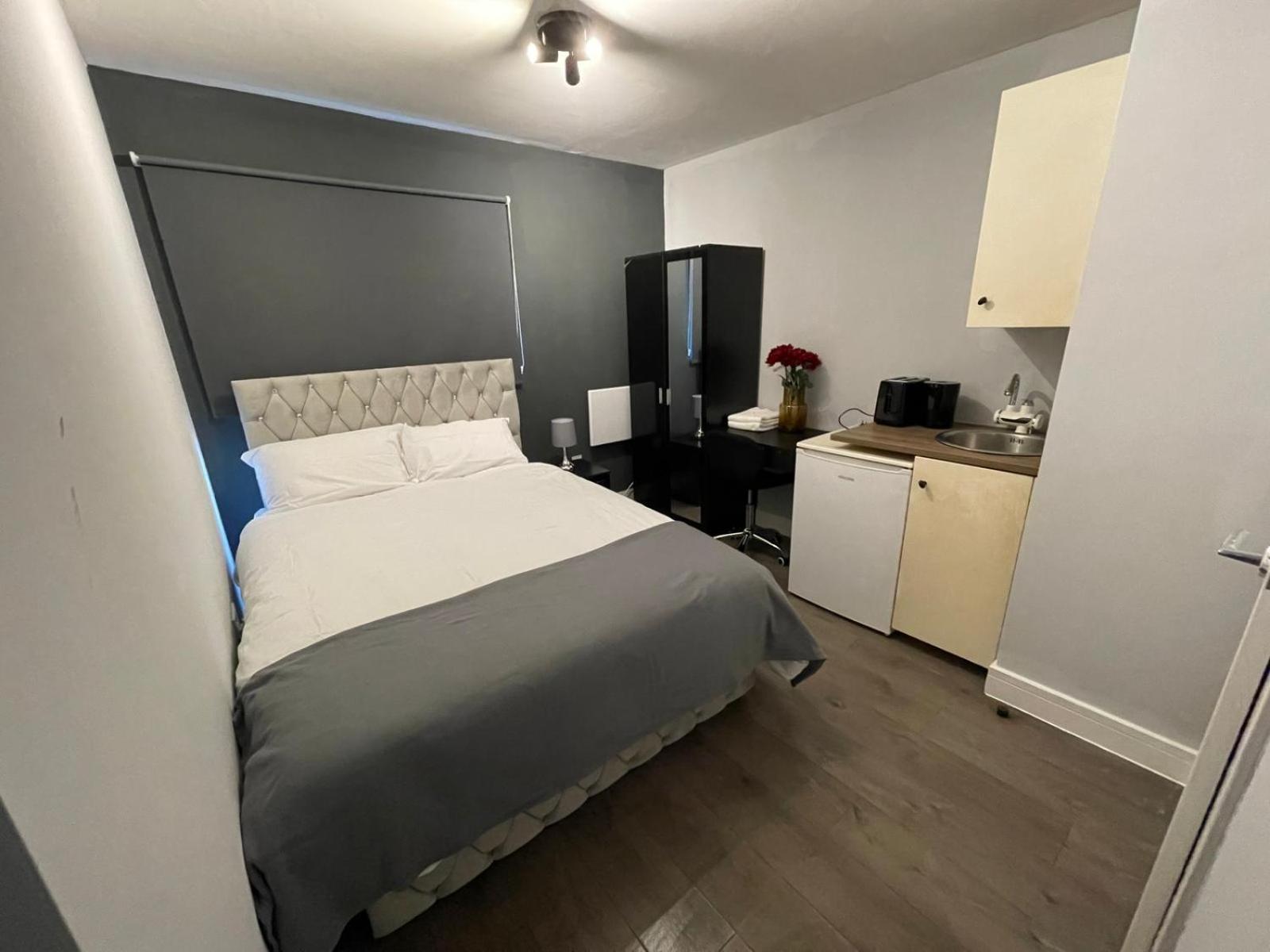 Letzi Premium Cozy Retreat Private En-Suite Rooms, Wembley London Exterior photo