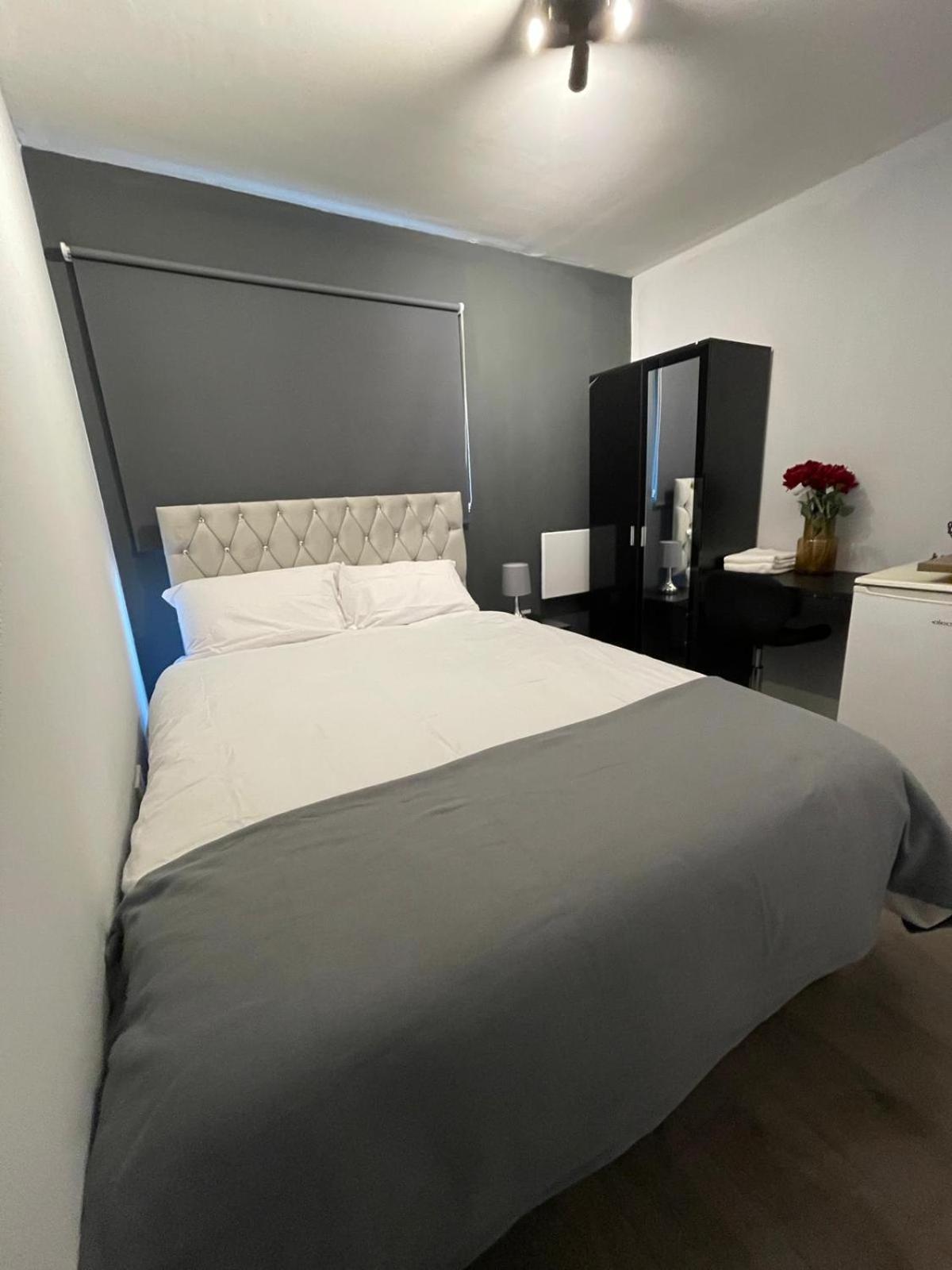 Letzi Premium Cozy Retreat Private En-Suite Rooms, Wembley London Exterior photo