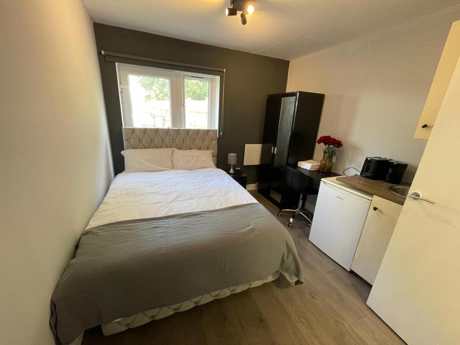 Letzi Premium Cozy Retreat Private En-Suite Rooms, Wembley London Exterior photo