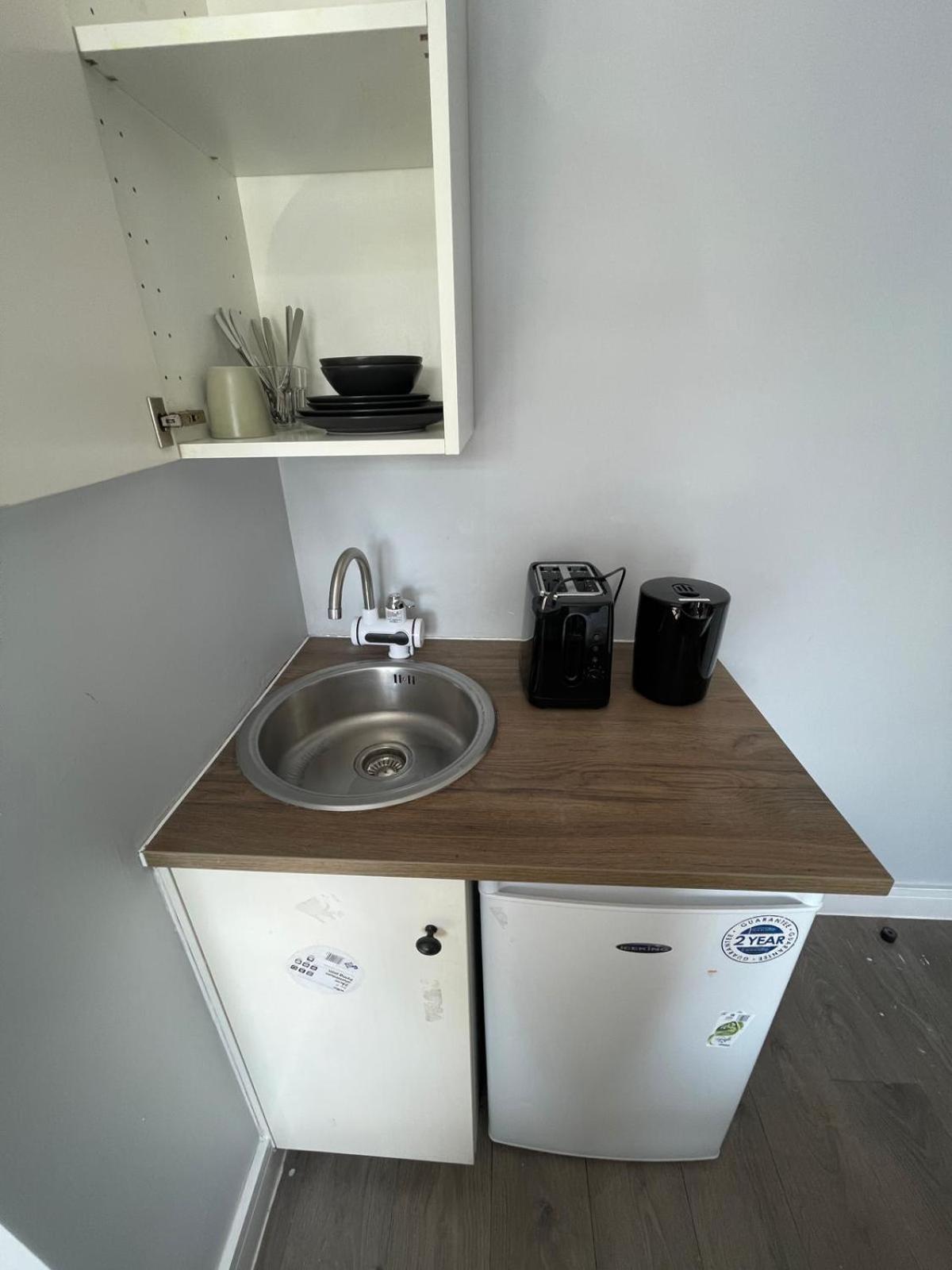 Letzi Premium Cozy Retreat Private En-Suite Rooms, Wembley London Exterior photo