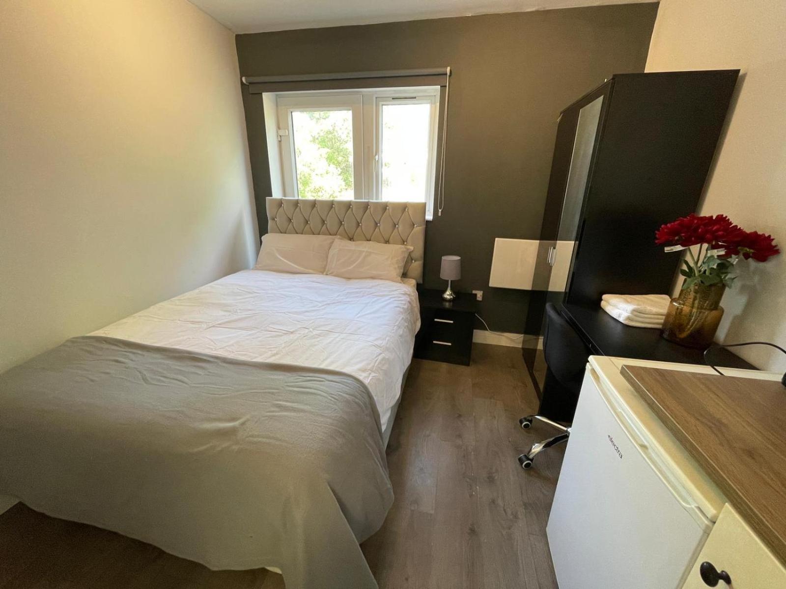 Letzi Premium Cozy Retreat Private En-Suite Rooms, Wembley London Exterior photo