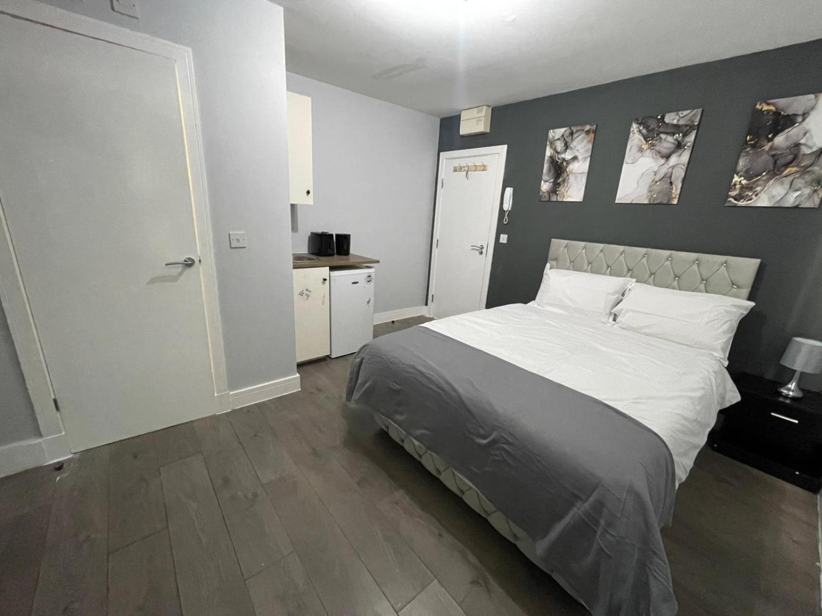 Letzi Premium Cozy Retreat Private En-Suite Rooms, Wembley London Exterior photo