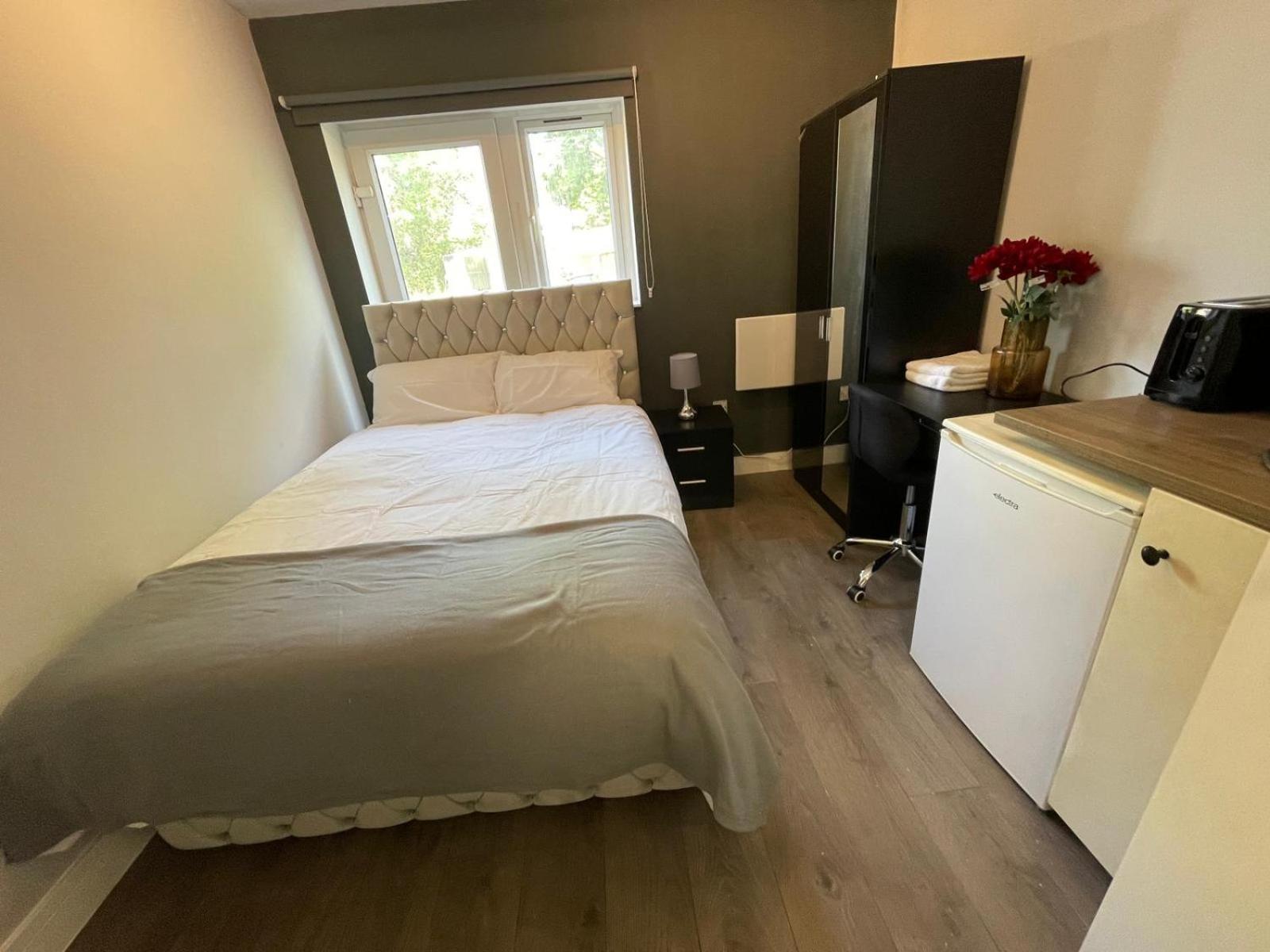 Letzi Premium Cozy Retreat Private En-Suite Rooms, Wembley London Exterior photo