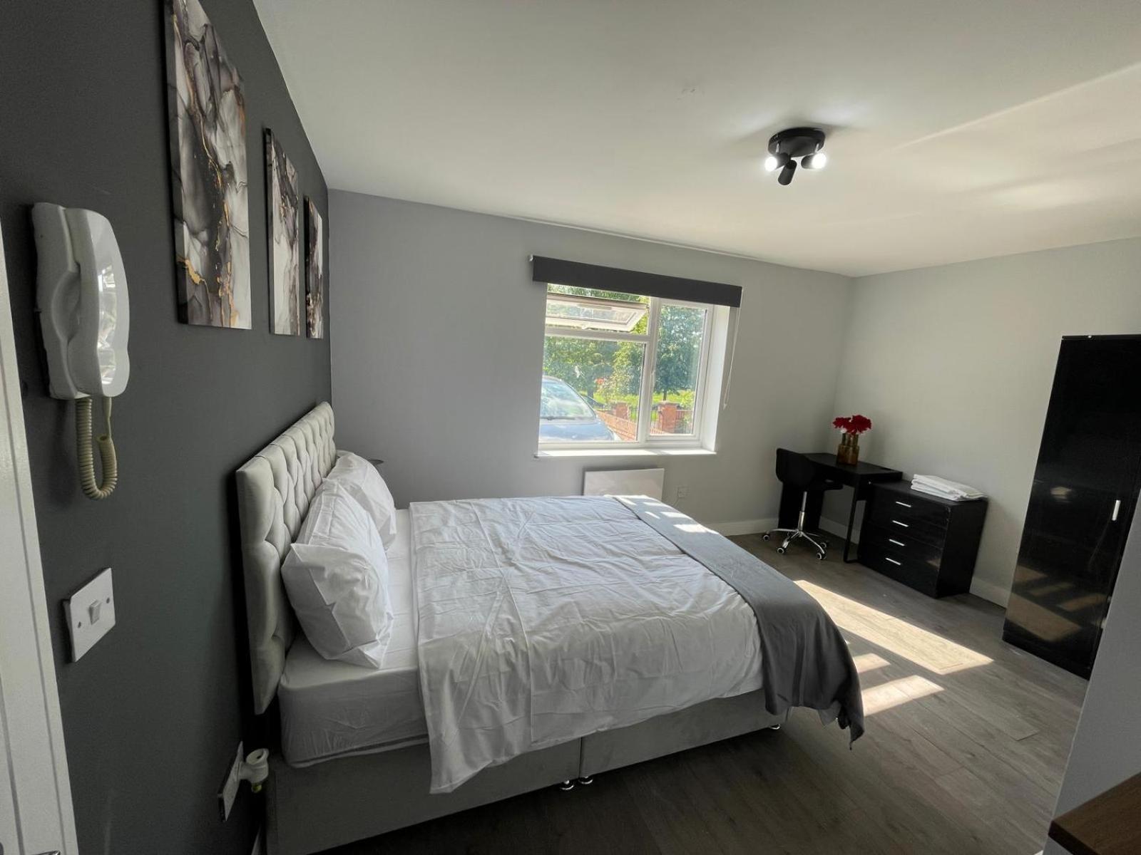 Letzi Premium Cozy Retreat Private En-Suite Rooms, Wembley London Exterior photo