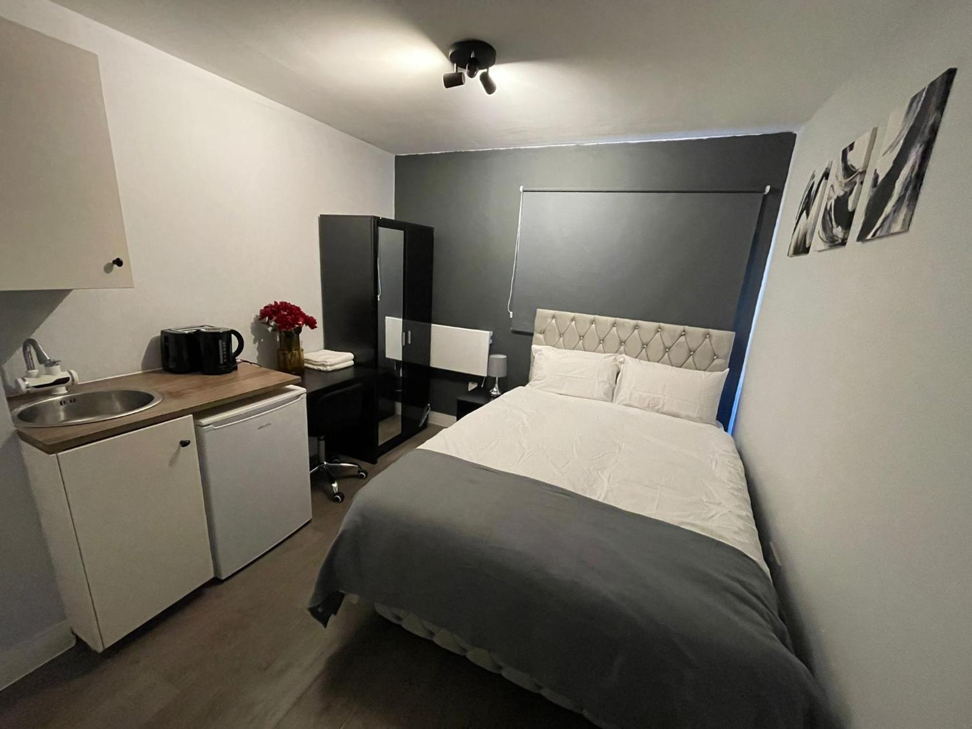 Letzi Premium Cozy Retreat Private En-Suite Rooms, Wembley London Exterior photo