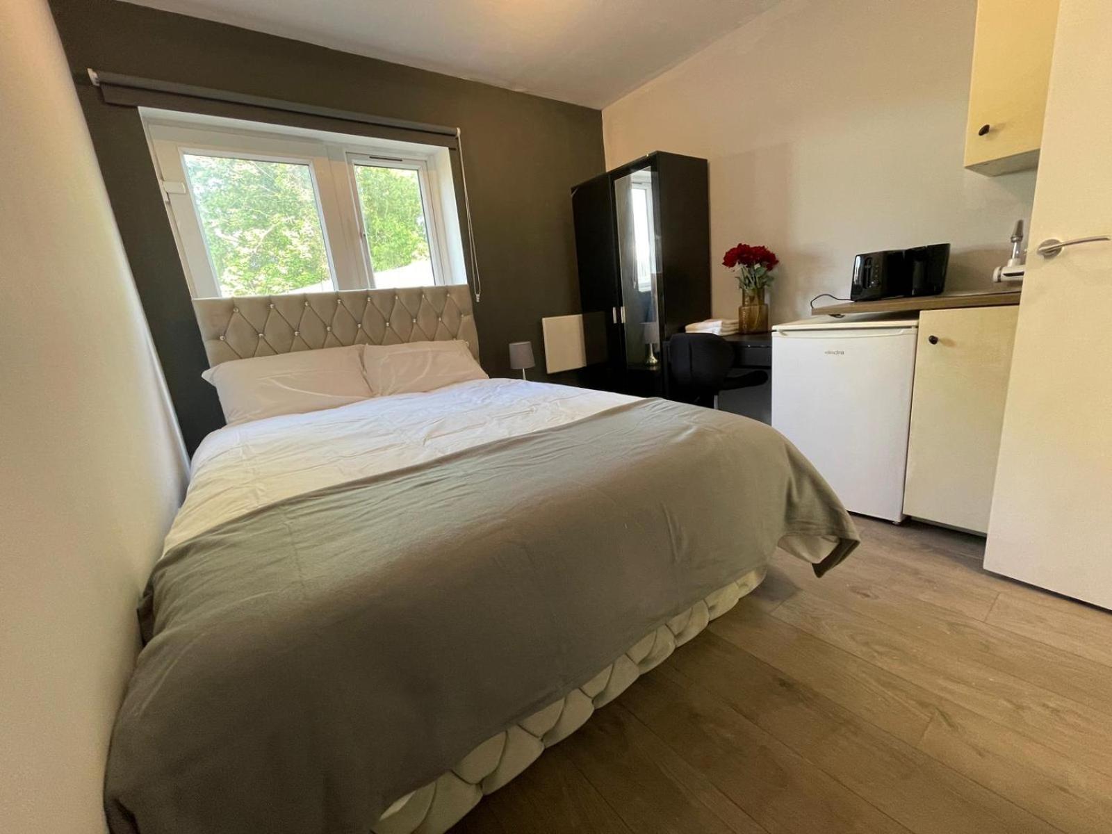 Letzi Premium Cozy Retreat Private En-Suite Rooms, Wembley London Exterior photo
