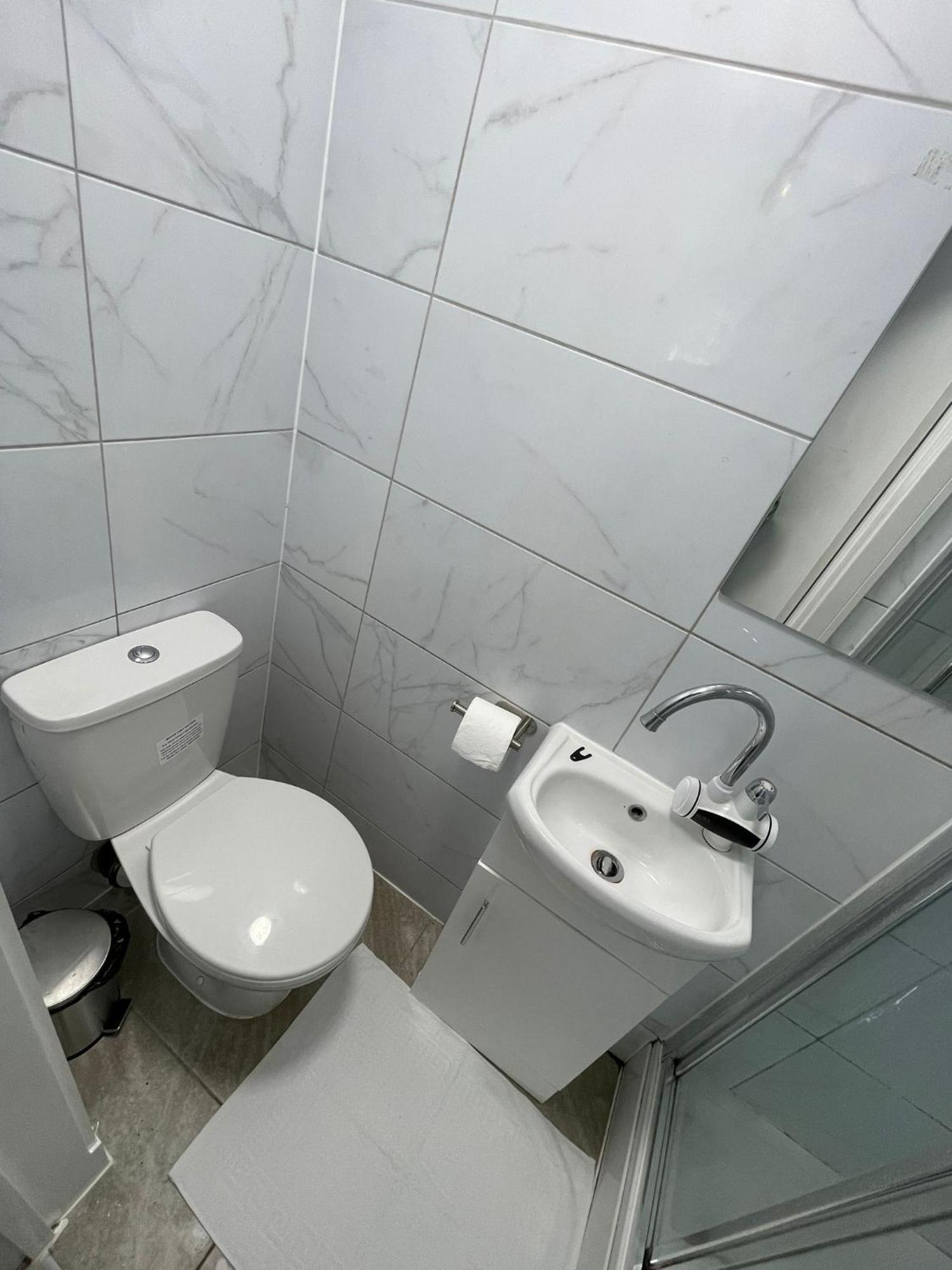 Letzi Premium Cozy Retreat Private En-Suite Rooms, Wembley London Exterior photo