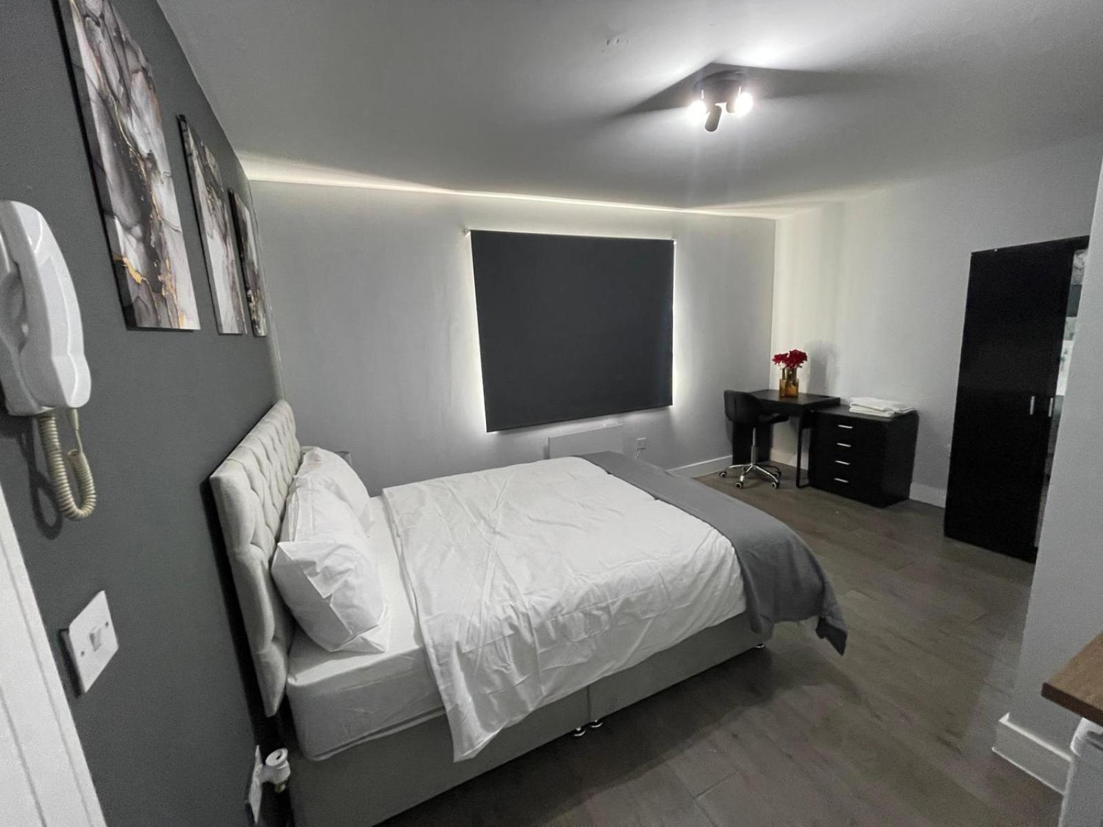 Letzi Premium Cozy Retreat Private En-Suite Rooms, Wembley London Exterior photo