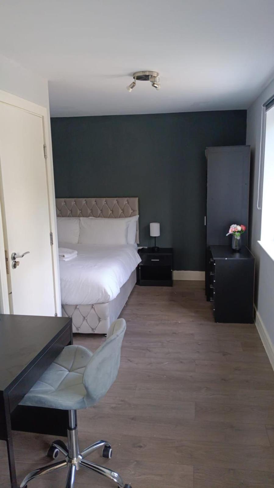 Letzi Premium Cozy Retreat Private En-Suite Rooms, Wembley London Exterior photo