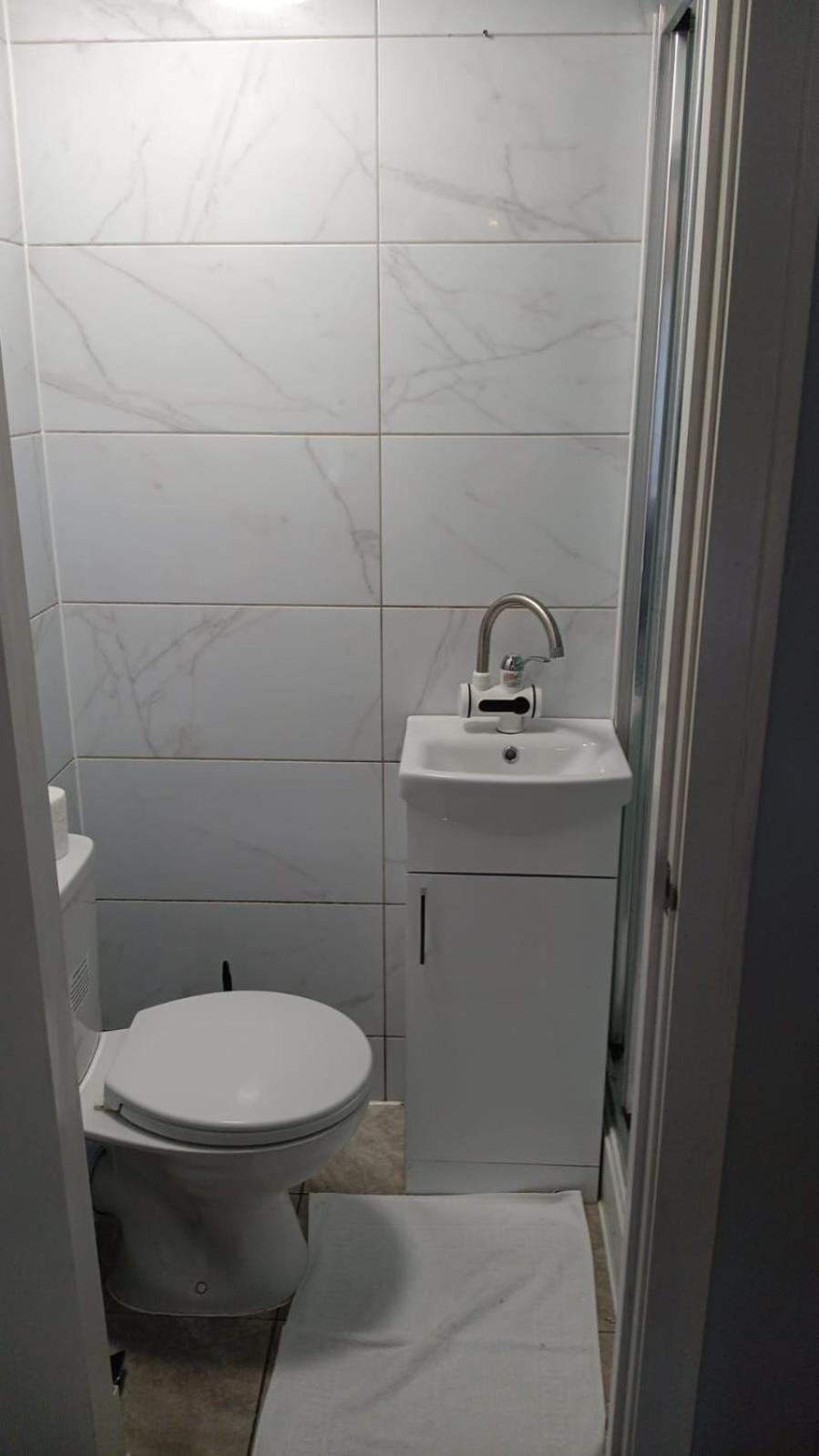 Letzi Premium Cozy Retreat Private En-Suite Rooms, Wembley London Exterior photo