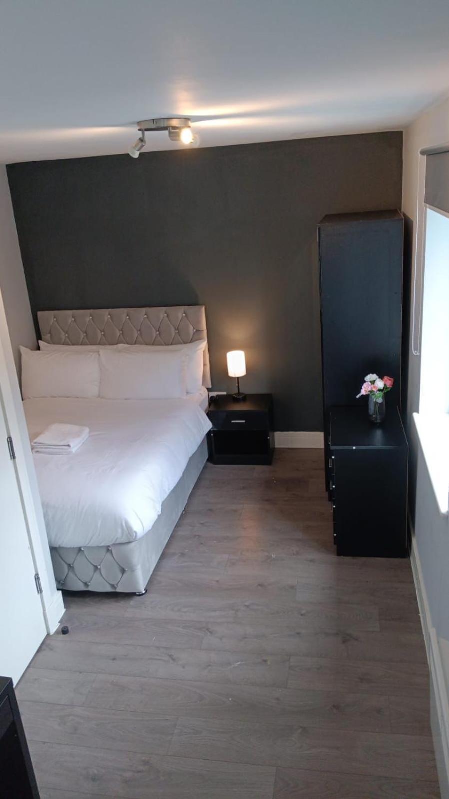 Letzi Premium Cozy Retreat Private En-Suite Rooms, Wembley London Exterior photo