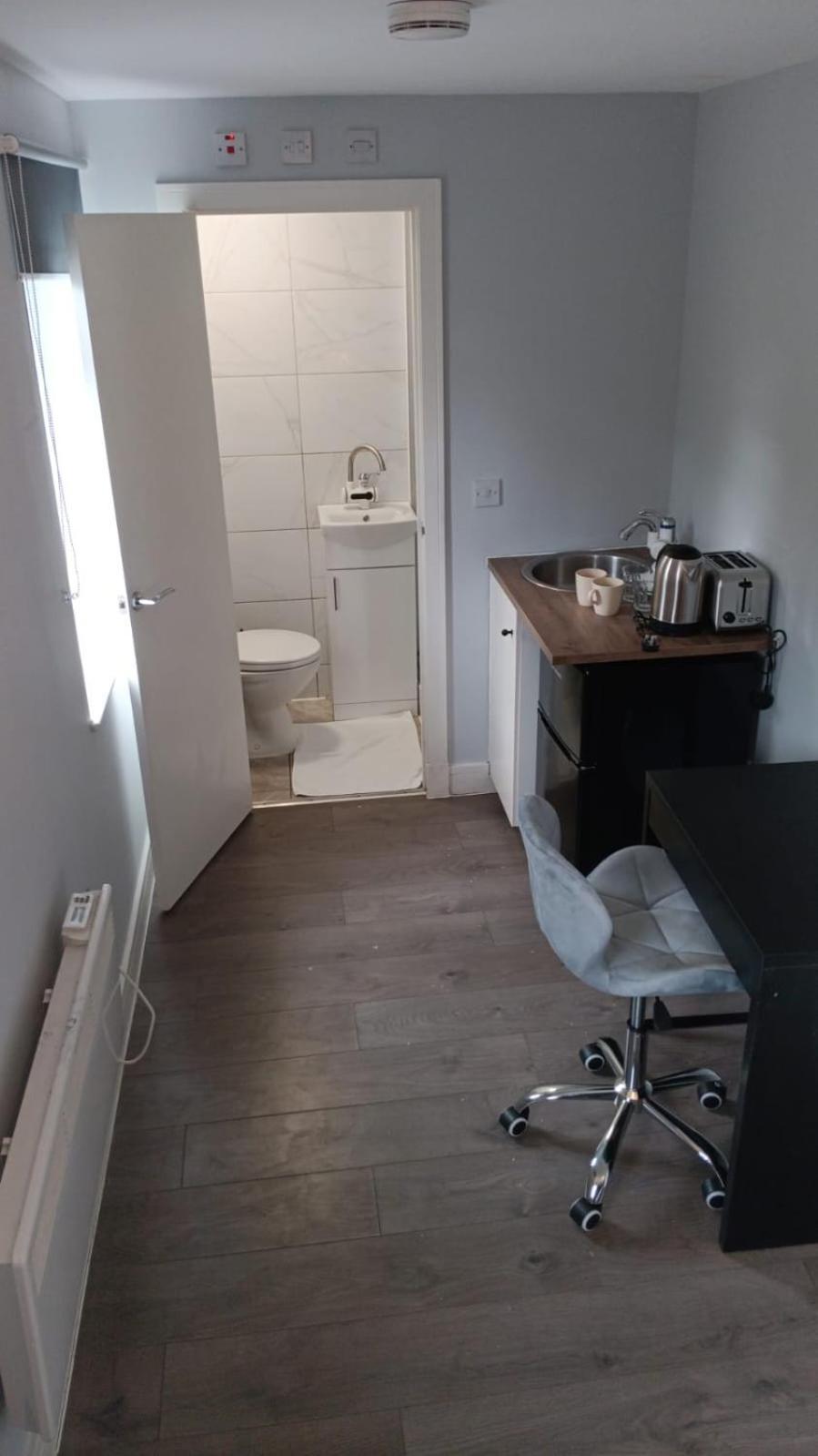 Letzi Premium Cozy Retreat Private En-Suite Rooms, Wembley London Exterior photo