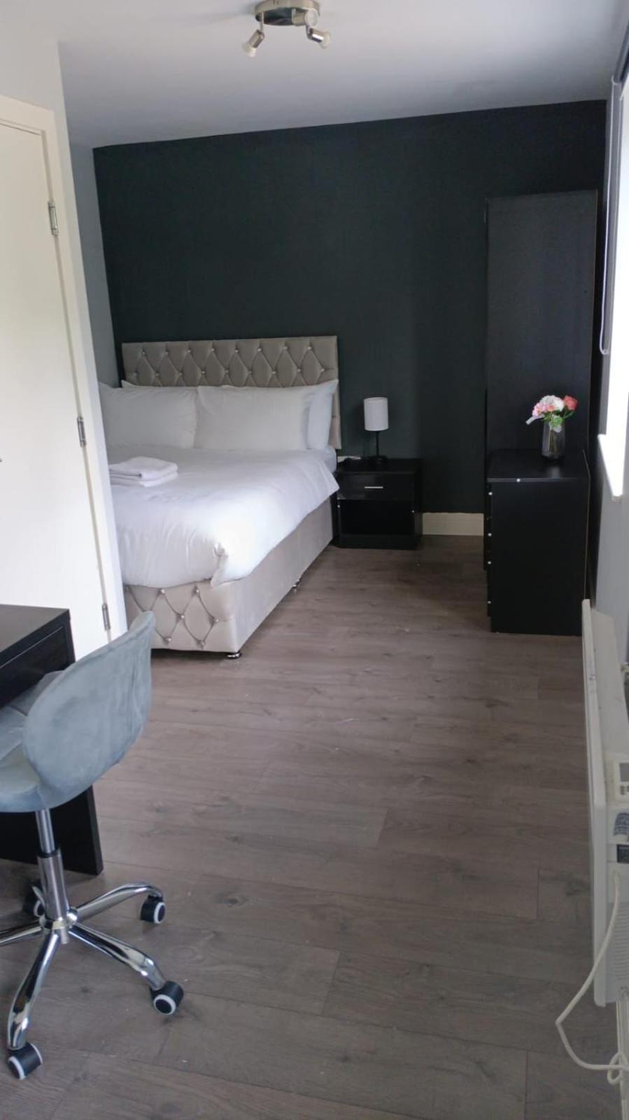 Letzi Premium Cozy Retreat Private En-Suite Rooms, Wembley London Exterior photo