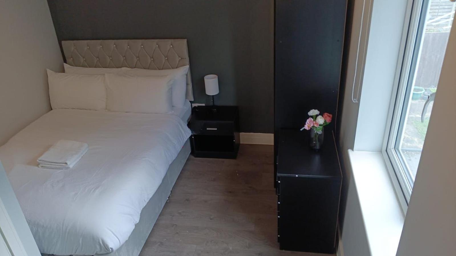 Letzi Premium Cozy Retreat Private En-Suite Rooms, Wembley London Exterior photo