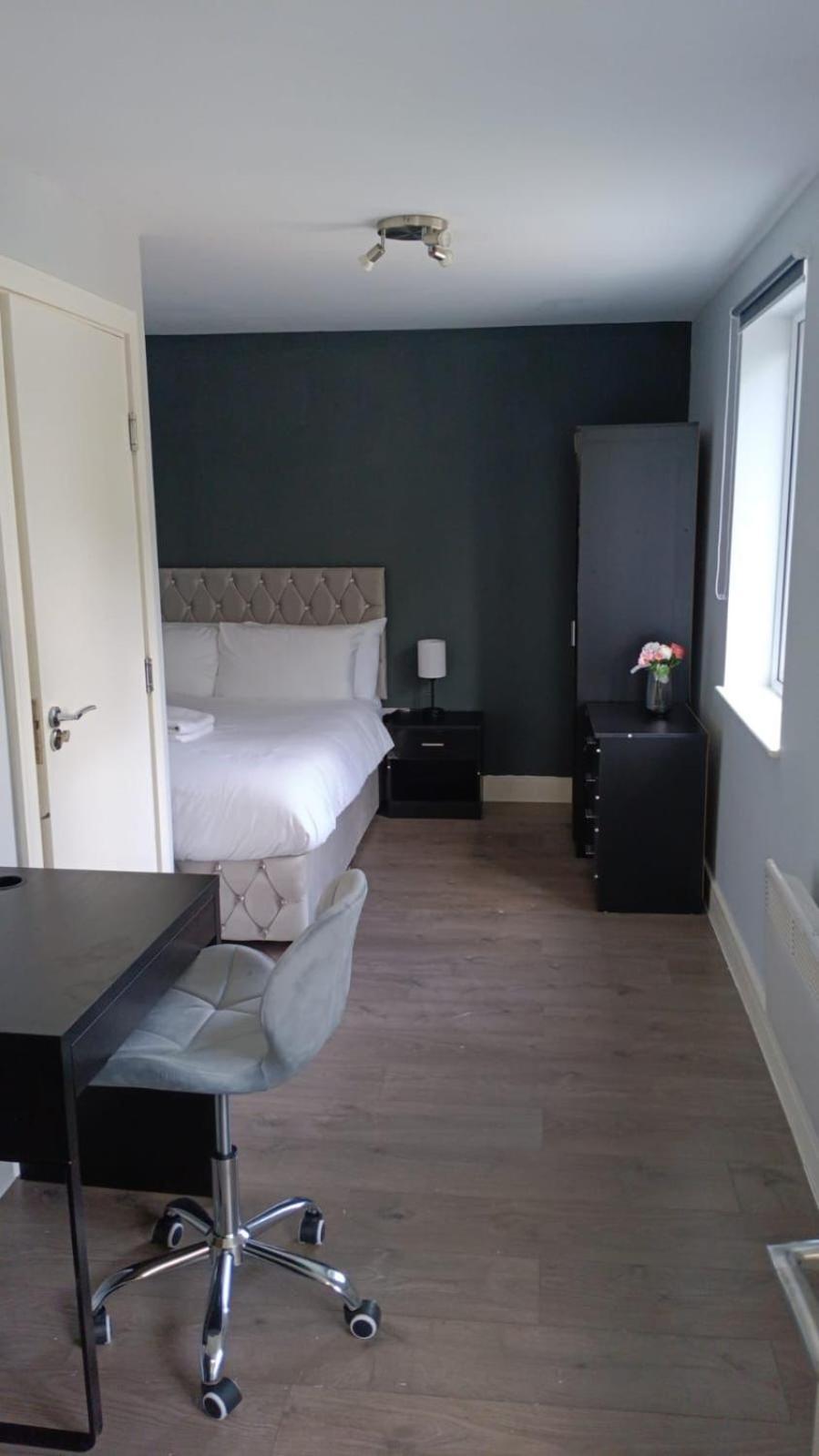 Letzi Premium Cozy Retreat Private En-Suite Rooms, Wembley London Exterior photo