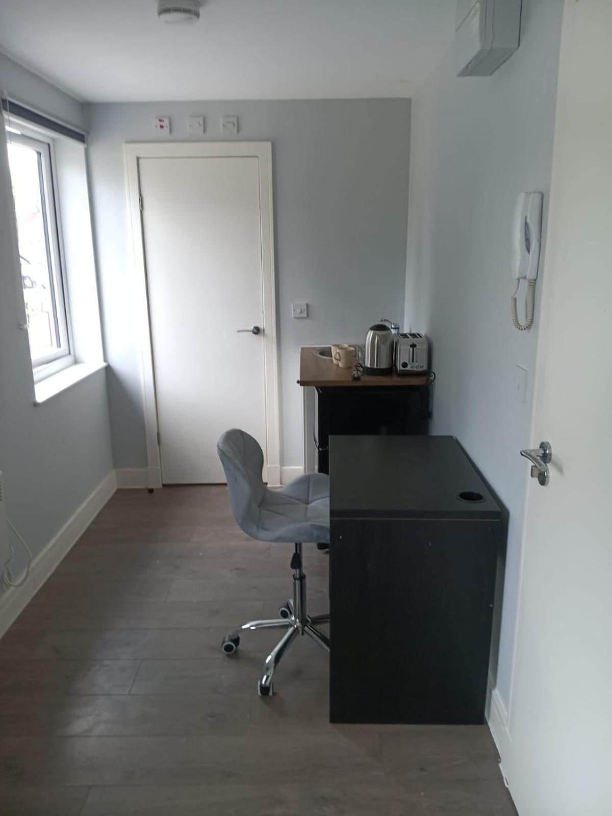 Letzi Premium Cozy Retreat Private En-Suite Rooms, Wembley London Exterior photo