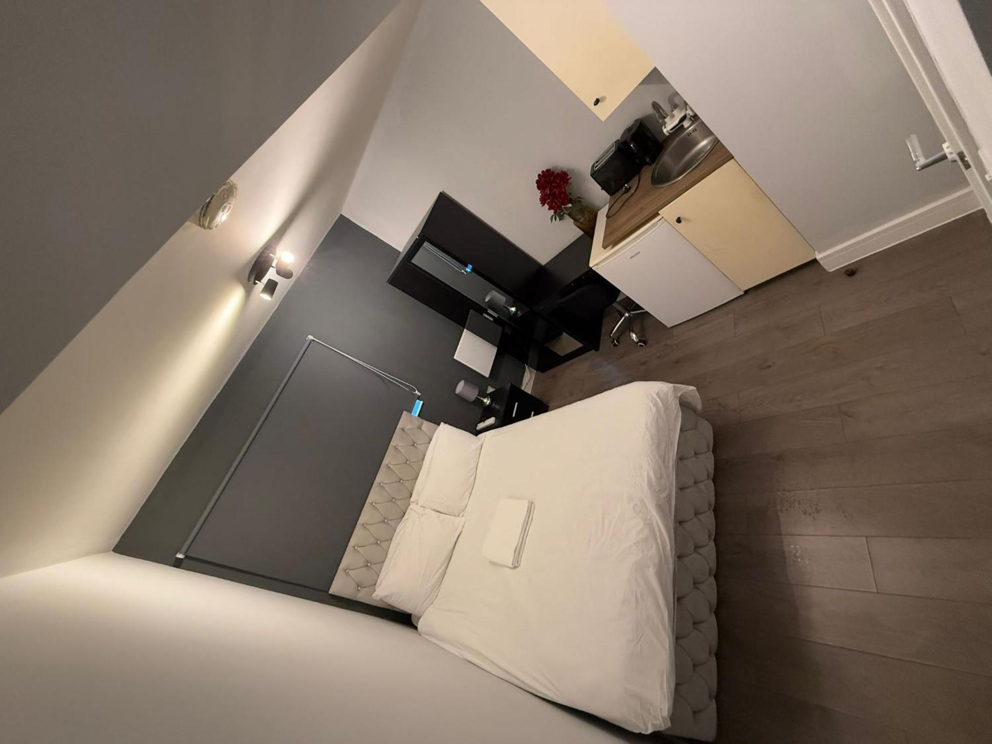 Letzi Premium Cozy Retreat Private En-Suite Rooms, Wembley London Exterior photo