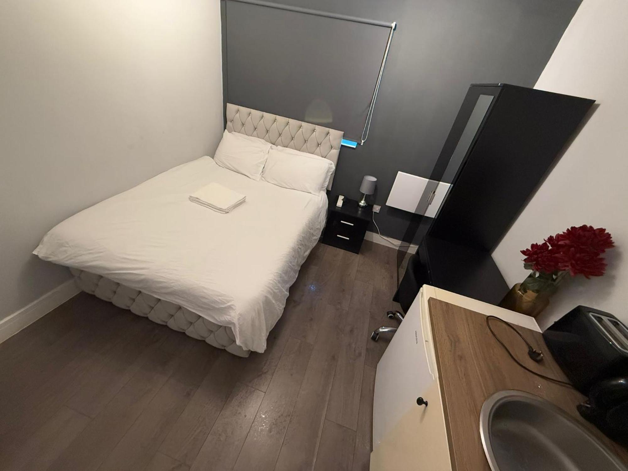 Letzi Premium Cozy Retreat Private En-Suite Rooms, Wembley London Exterior photo